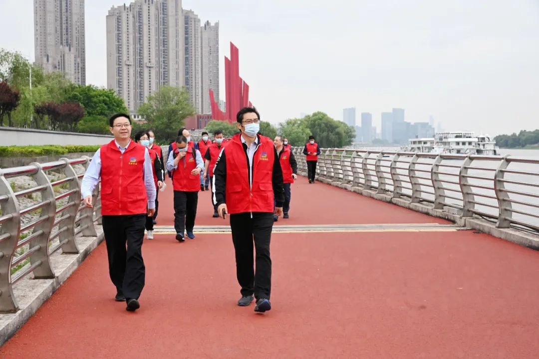 龙珠体育中国股份有限公司官网集团举办庆“五∙一”健步走，代“盐”健康生活团建活动