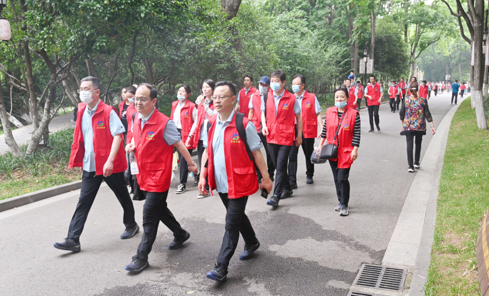 龙珠体育中国股份有限公司官网集团举办迎“端午”健步走，代“盐”健康生活团建活动